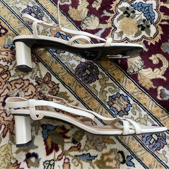 Frame Shoes Cream with black sole and gold hardware - Picture 8 of 11